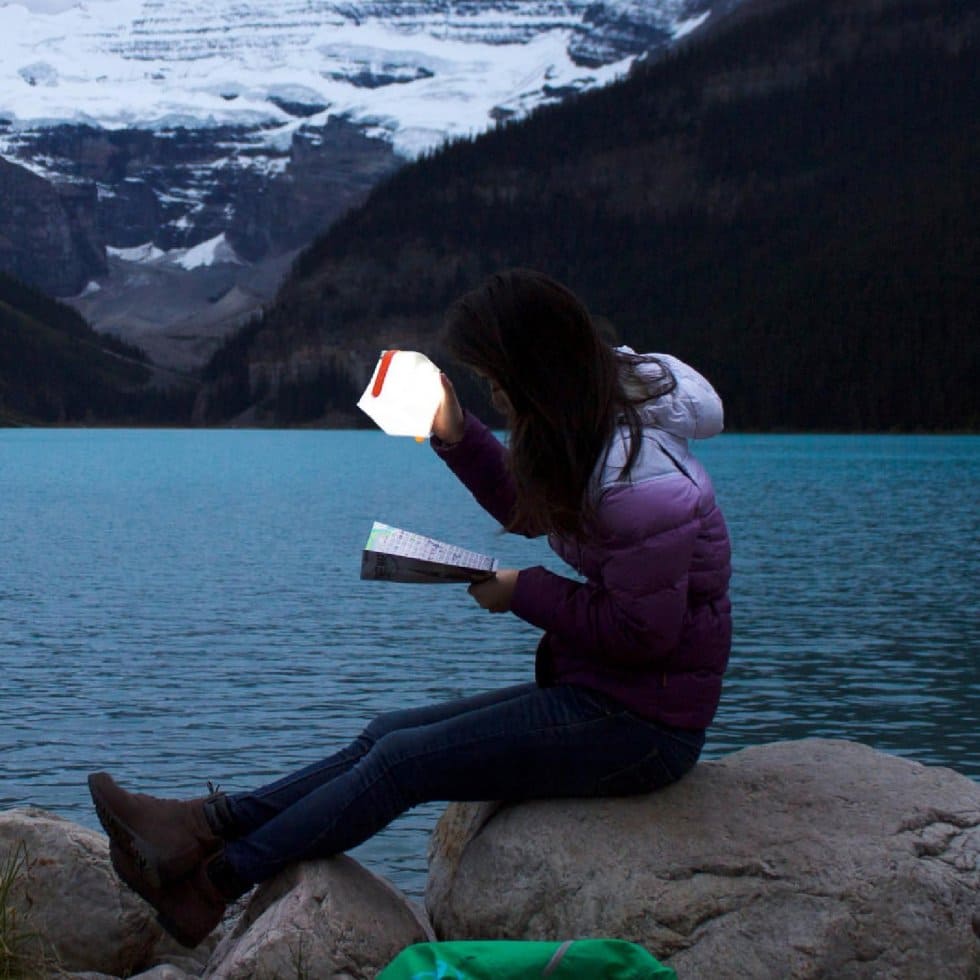 Llambë diellore turistike led në natyrë - dritë portative kampingu