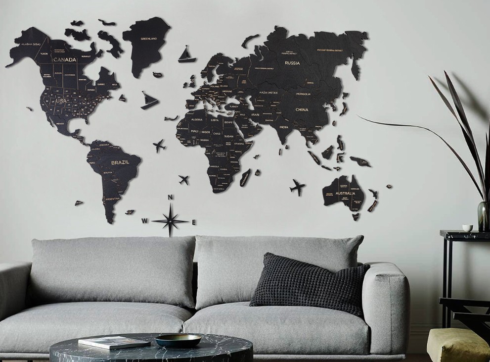 harta e udhëtimit botëror në mur me ngjyrë të zezë