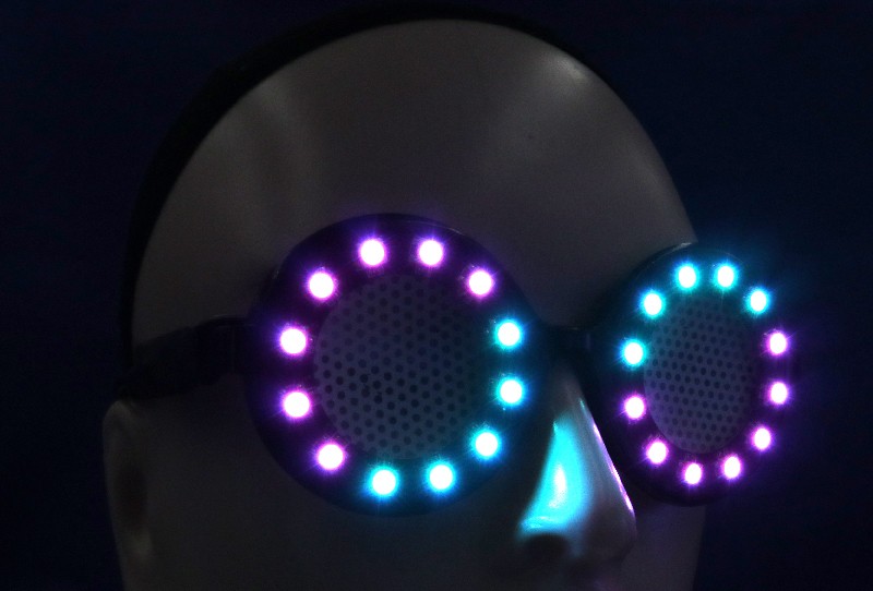 Syzet me ngjyra të ndezura kibernetike punk dizajn rave party
