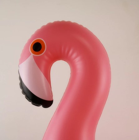 Pishina e fryrë për gota në formë flamingo