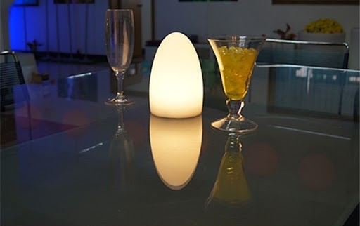 dritë elegant në tryezë - vezë