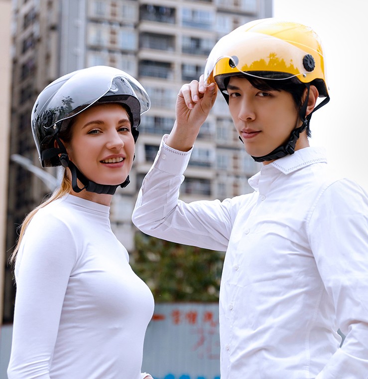 Kamera me helmetë inteligjente me kamerë të dyfishtë wifi dhe bluetooth