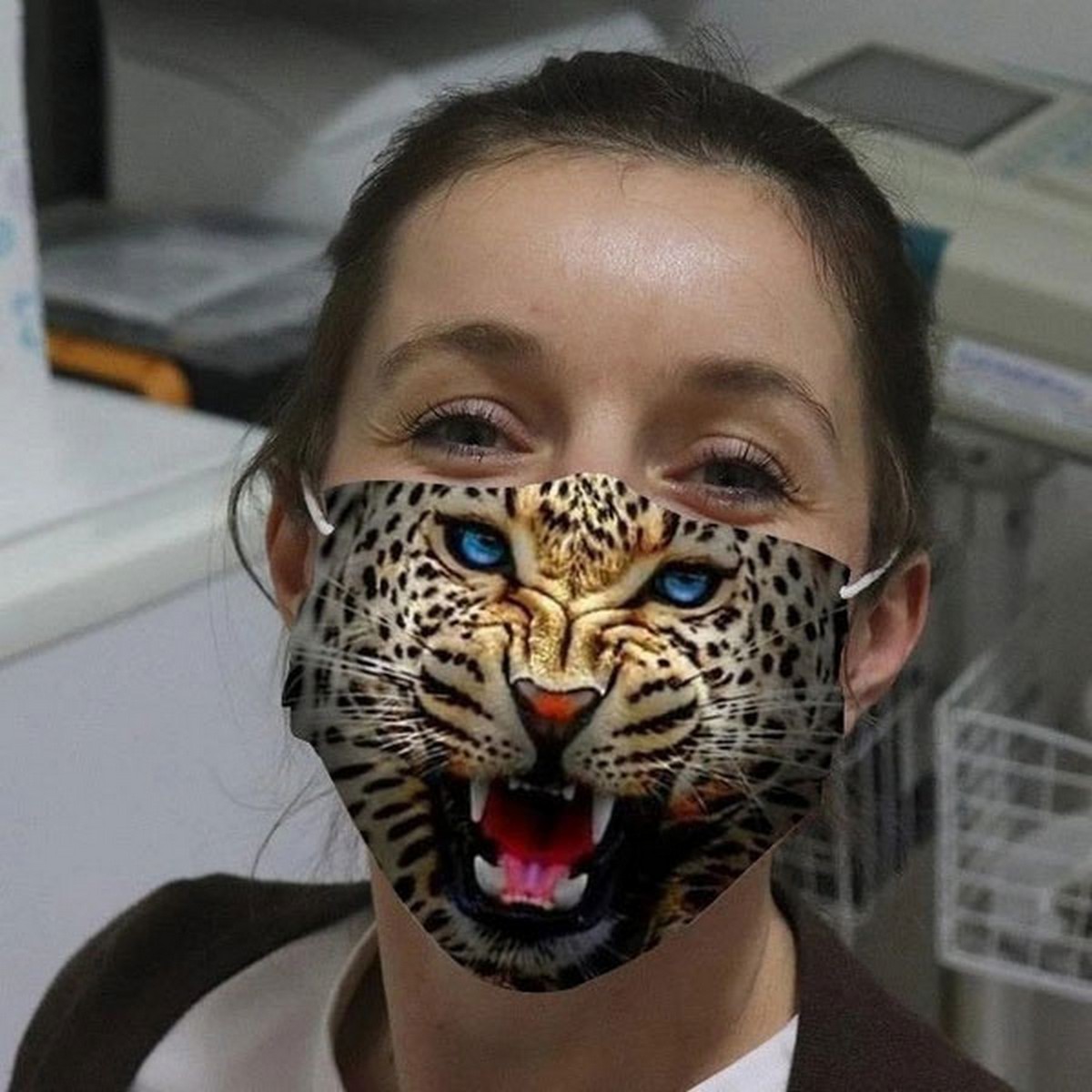 maskë për fytyrën e leopardit