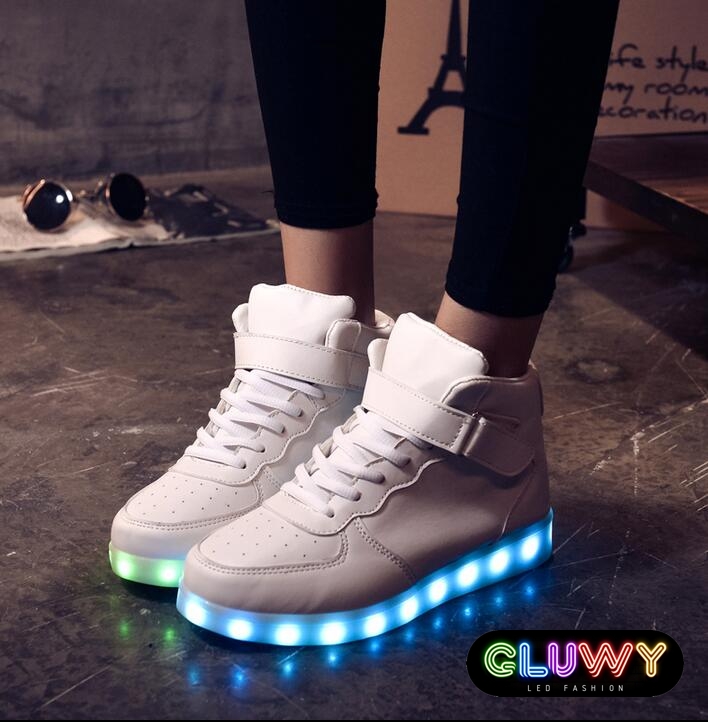 Çizme LED me shkëlqim atlete të bardha