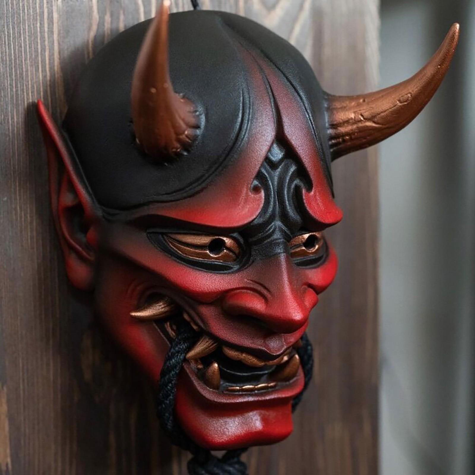 Maska e demonit japonez në karnavalin e fytyrës