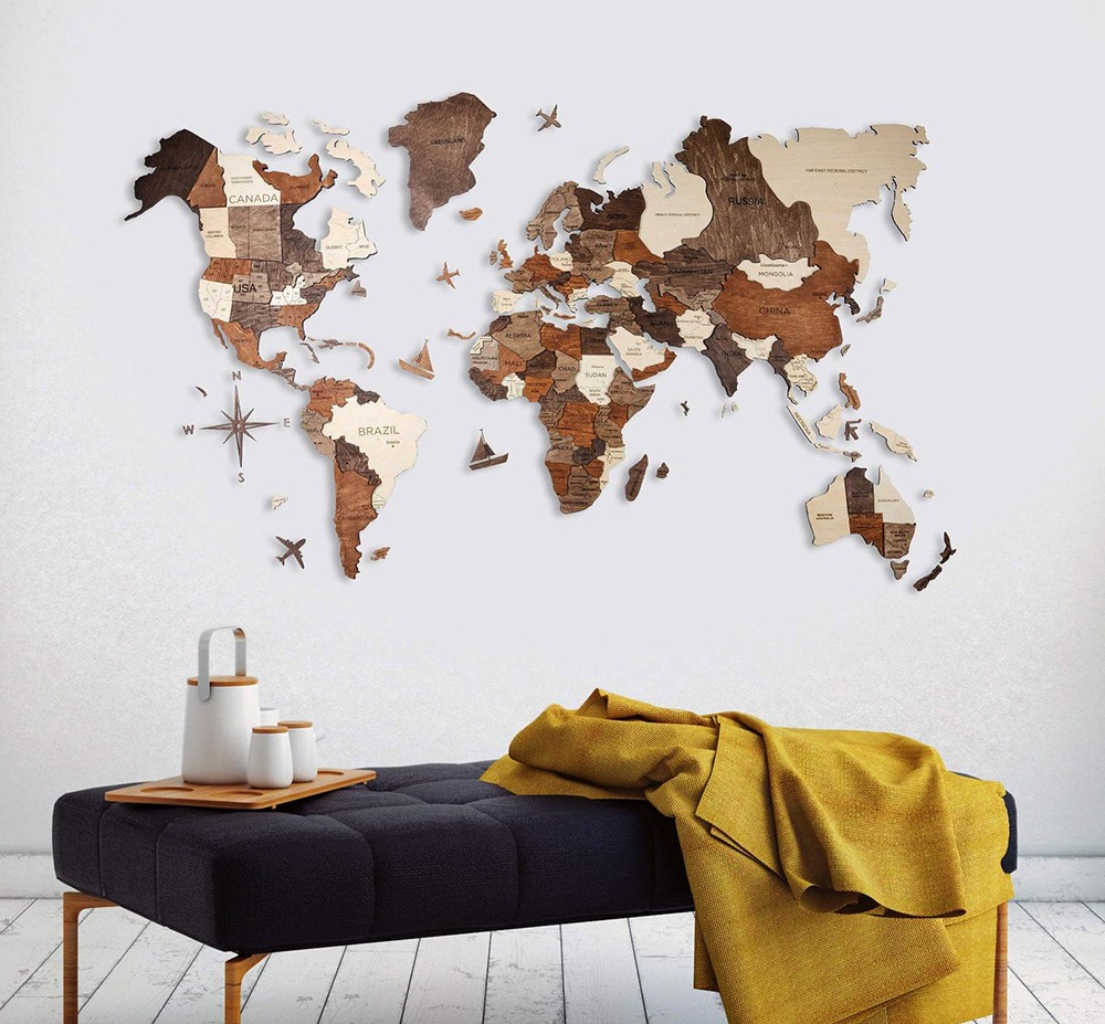 Piktura 3D në hartën e botës prej druri në mur