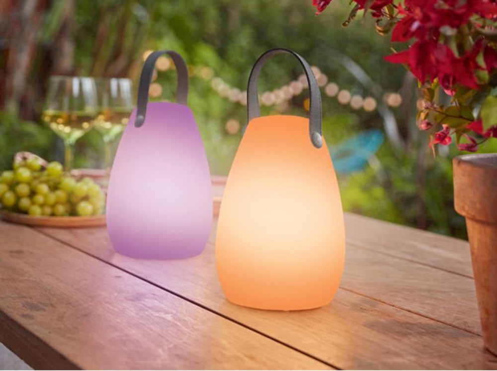 llambë tavoline me ngjyra në kopsht