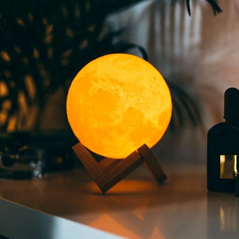 Hëna 3D - llambë prekëse në dhomën e gjumit